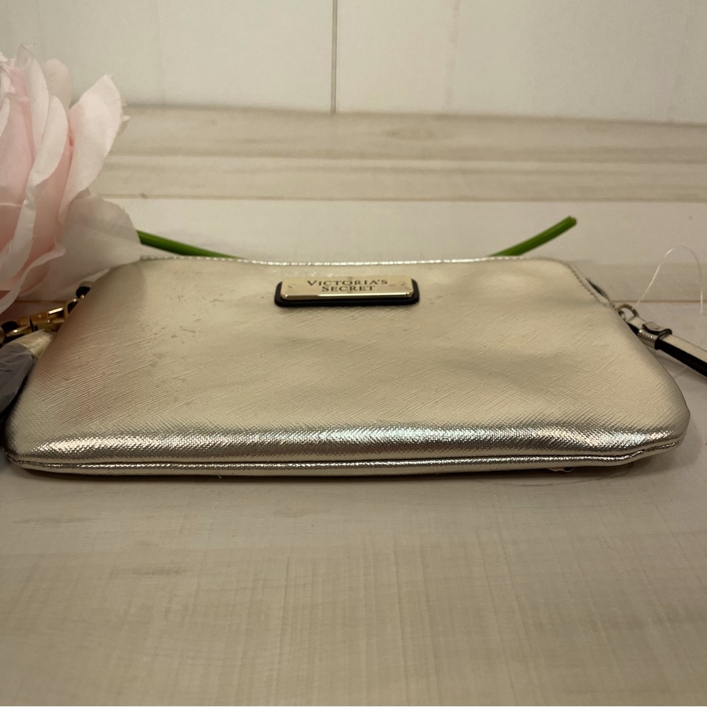 Victoria’s Secret NWT Gold Zipper Cosmetic Bag Wristlet - Picture 6 of 8